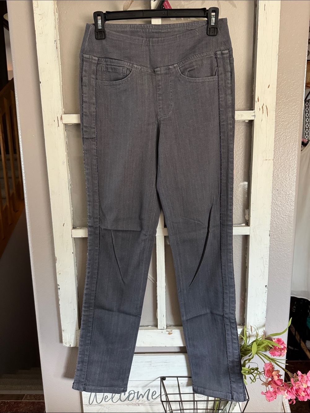 Kim Gravel Women’s Gray Pull-On Stretch Jeans with added side leg details! New!